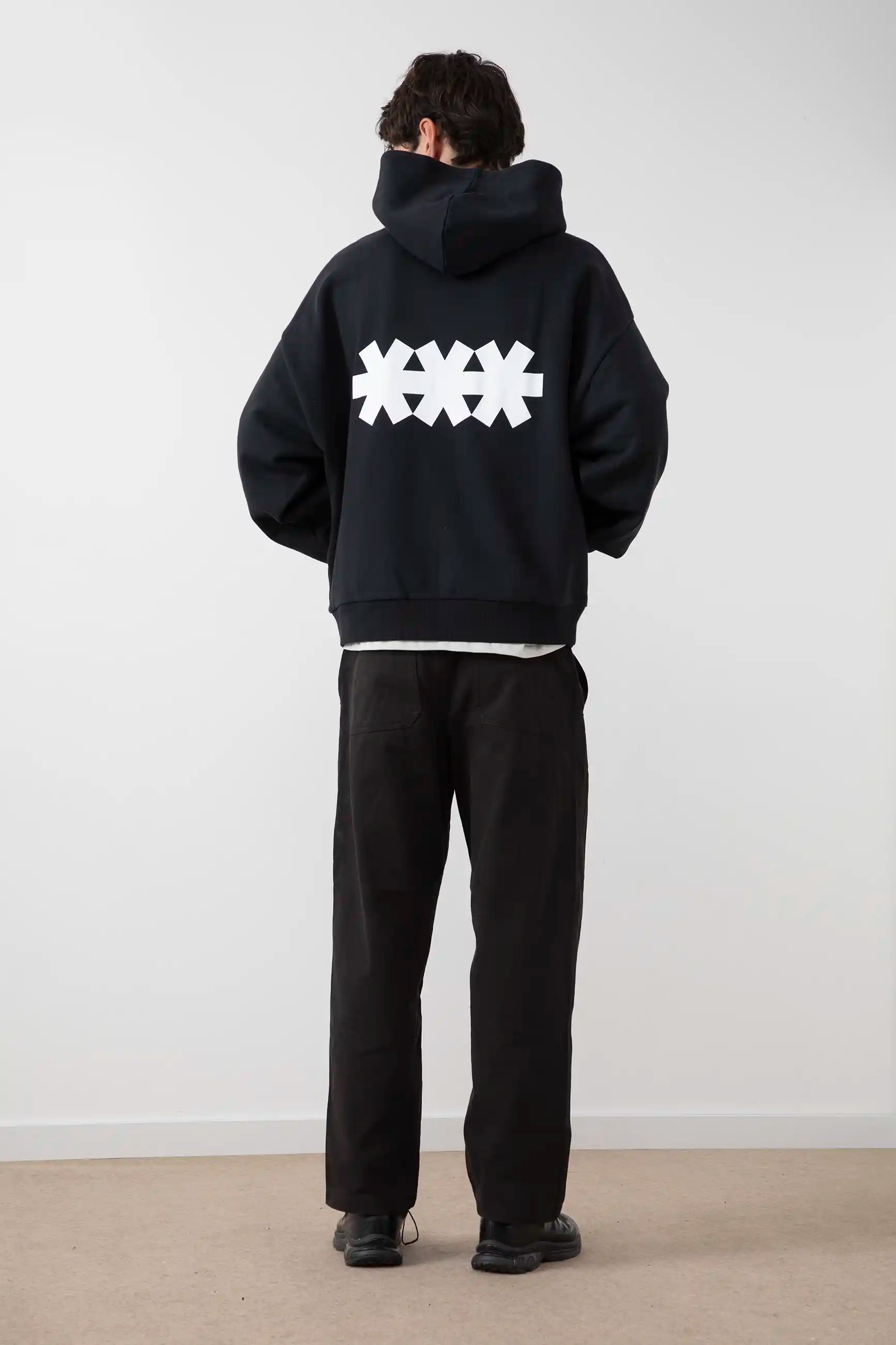 *** HOODIE BLACK